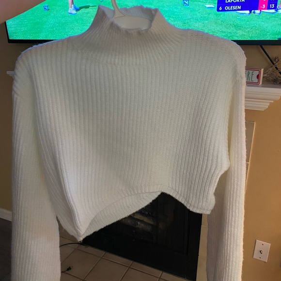 Sweaters - Long sleeve cropped turtle neck sweater